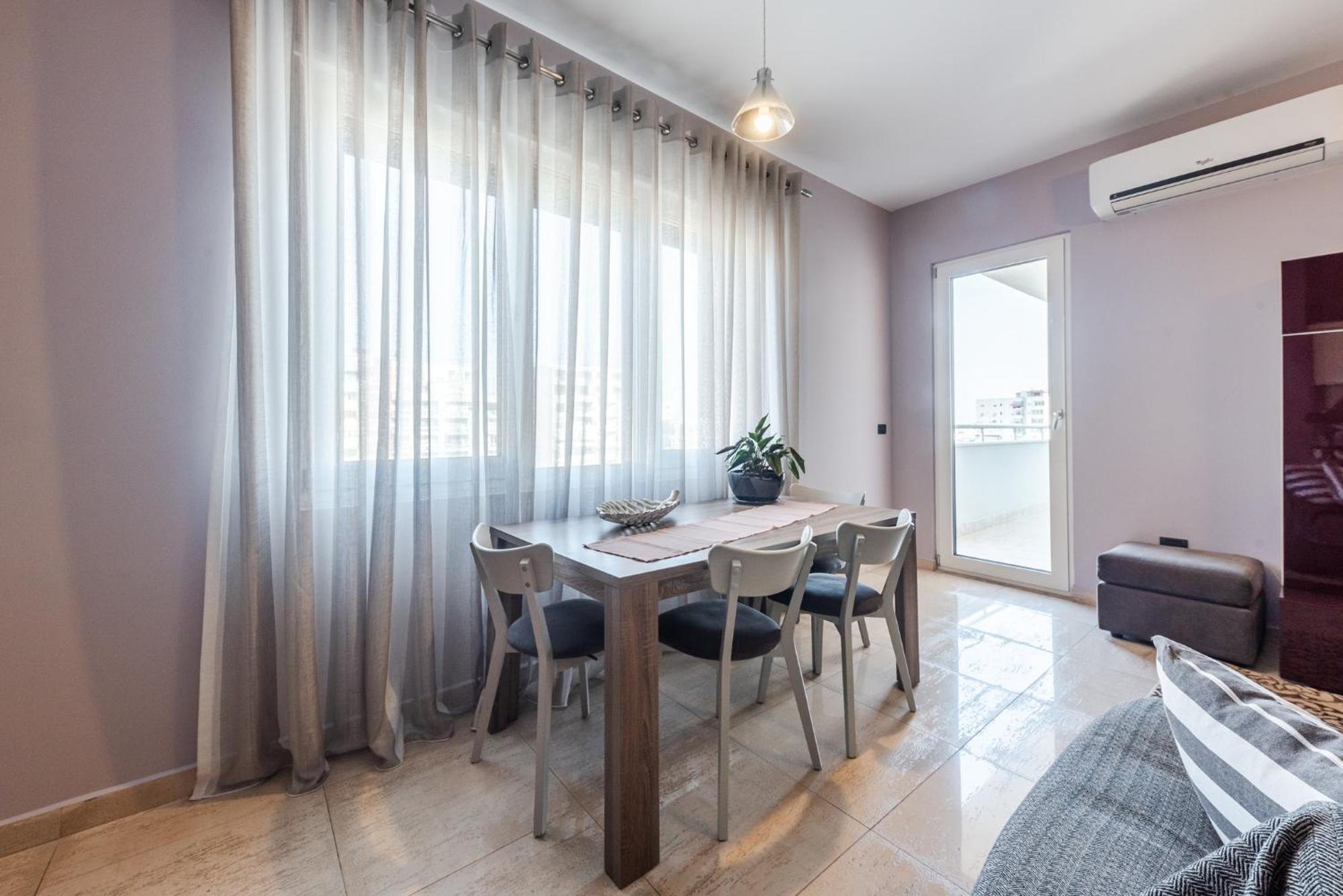 Main Square Apartment Durrës Esterno foto